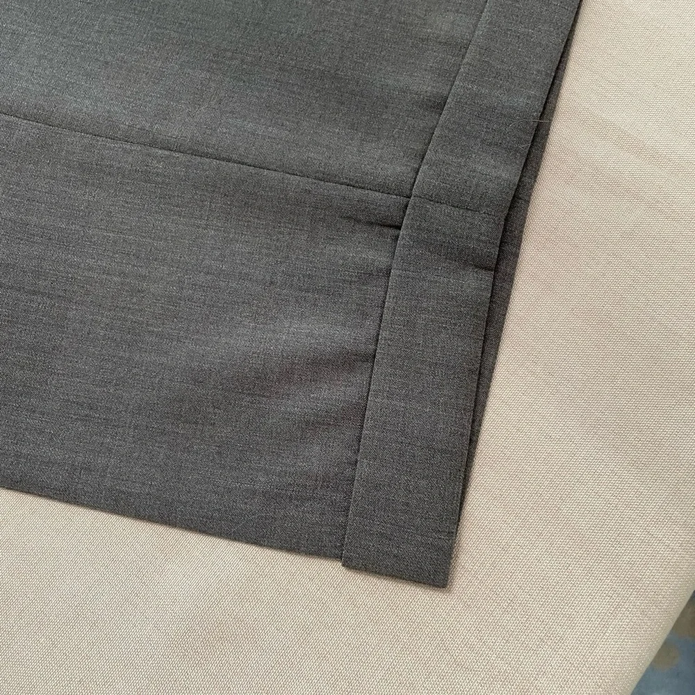 Donna Karen Signature men’s 100% wool suit made in Italy. Long and olive color